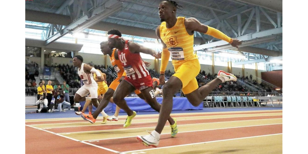 4 sprinters race across finish line